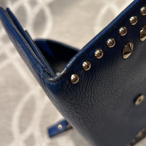 Juicy Couture Royal Blue Leather Studded Tab Clutch Wallet Crest Emblem 7.5x4” - Picture 7 of 10